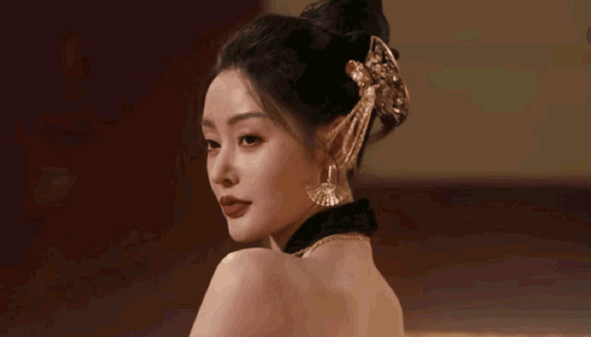 不得不说还得是科班出身才得行,看看其他女明星虽说不上顶