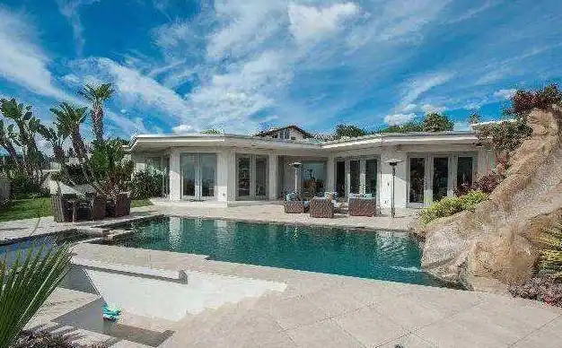 带你看看冯小刚深山里的豪宅,有个露天泳池,装修费用至少几千万