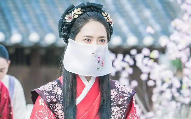 【林允儿】170828 王在相爱官方制作 殷珊美貌特辑