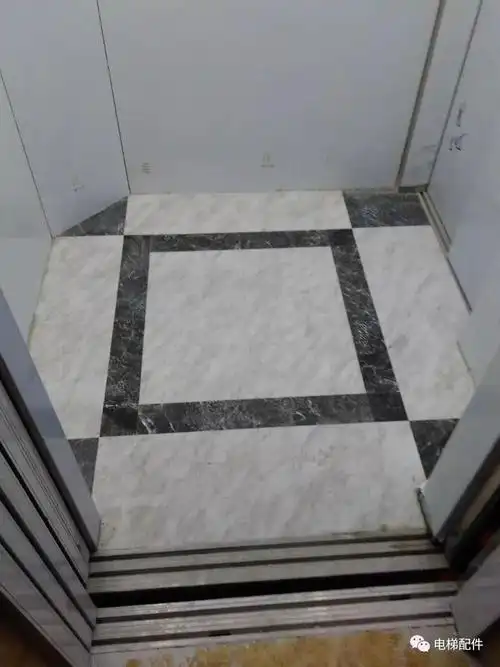 实拍90度直角开门电梯国庆值班费1652元已经到手你们领到了吗