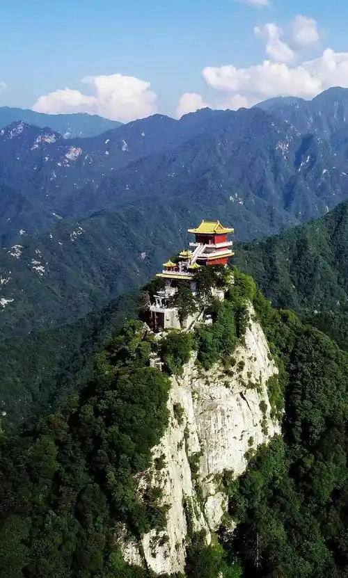 终南山国家森林公园位于祖国陕西省,被誉为大自然的瑰宝.