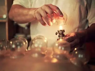 腰椎间盘突出症常见的治疗方法及利弊