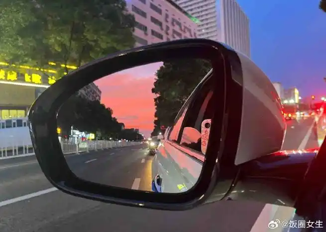 你就能收获别样的出色风景～喜欢后视镜里的风景,车体带来的隔绝的