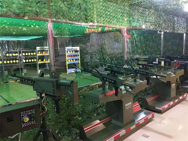 期间跟着大家在这家俱乐部逛了一会,看到了墙壁上张贴着各种关于射击