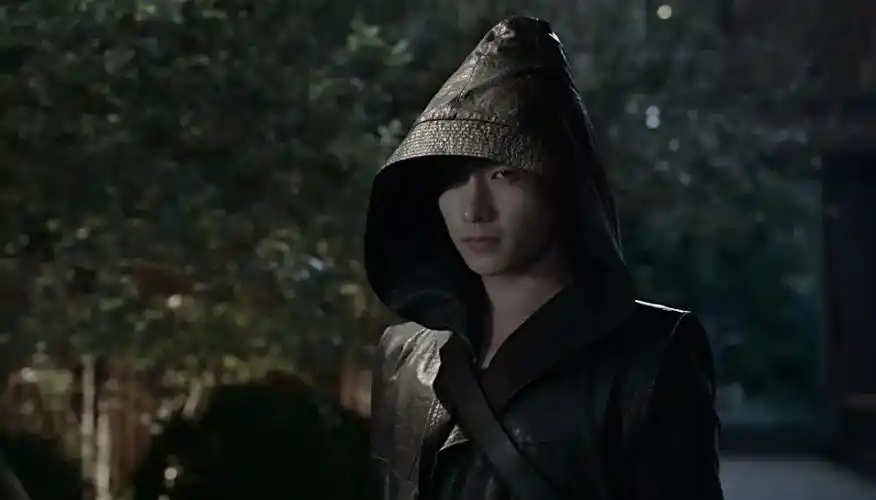 盗墓笔记:青铜门后究竟藏着什么秘密?为何张起灵要去守着?