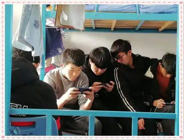 男生宿舍日常画面曝光看到照片网友真的好有画面感