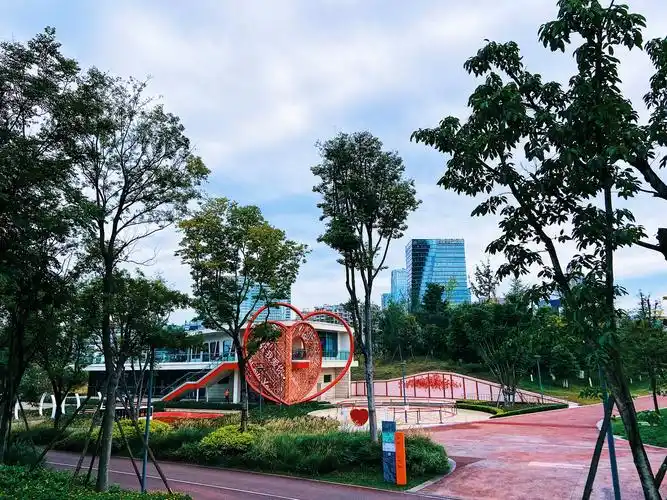 雪山下的公园城市成都