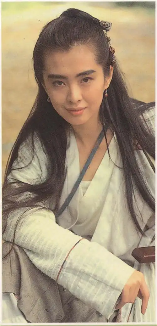 你眉发显粗生来不是小家碧玉的美人儿你