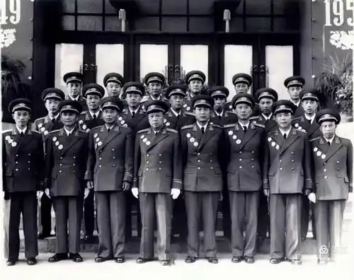 1959年国庆十周年,将军合唱团部分成员合影(前左三:李人林将军)