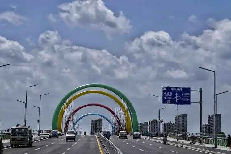 沂河上又新建了一座桥叫五环桥,她是在原开元桥的位置上重建的.