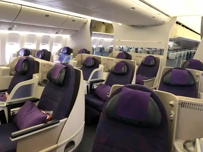 另外一架有三舱布局,头等