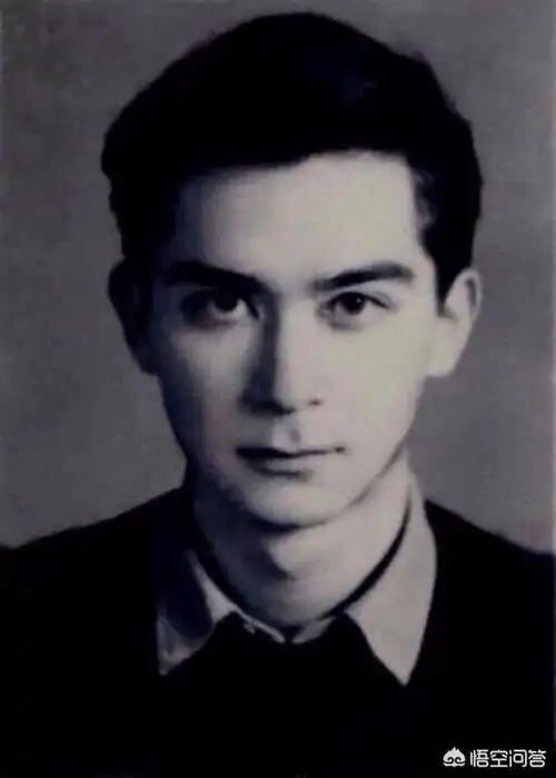 还有这样的▼再说说牛顿吧,教科书上的牛顿一般是这样的▼我真的没有