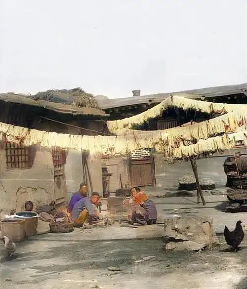 包头的老照片:1923年冬天的鹿城,繁华的东门大街,热闹的过会场面