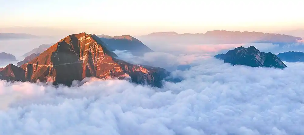 上一页 下一页 作品名称: 迷人的巫山云海  作品描述: 迷人的巫山云海