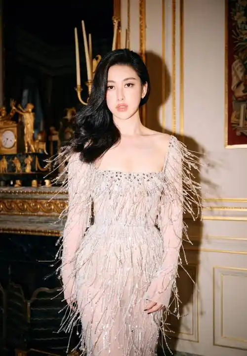 朱珠大胆挑战透视裙,身材曼妙醒目_时尚_魅力十足_照片