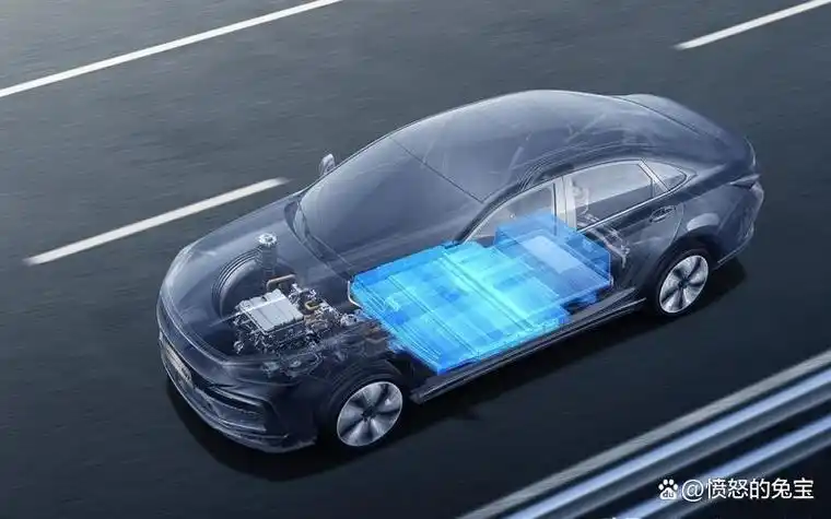 说起电动汽车,你可能先想到的是那四个轮子,还有那引擎般的大脑