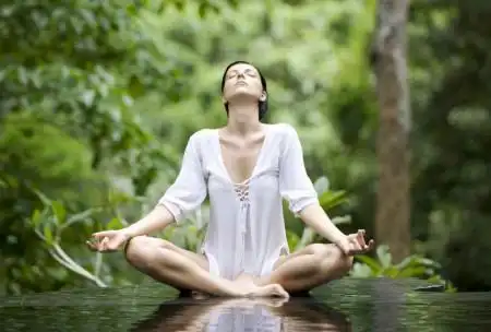 如果把静坐冥想和瑜伽体位,身体艺术表达及空瑜伽的独