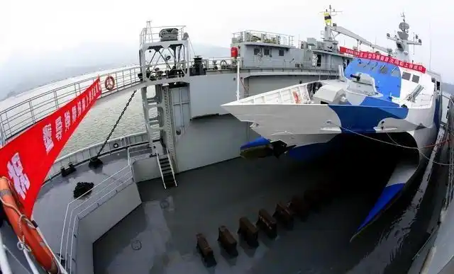 022型导弹艇是否可以通过两栖舰,以拓展作伴半径,封锁战略水道