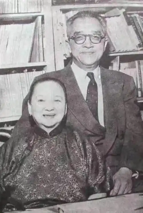 1924年,胡适要和江冬秀离婚,江冬秀拿出菜刀:我先杀掉