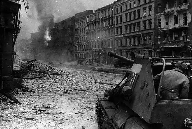 纳粹德军此战是真窝囊,90万大军迎敌,结果86万人当俘虏