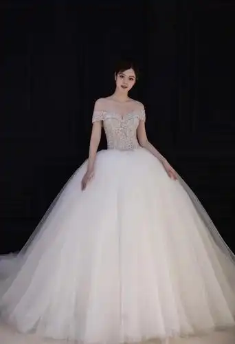 【超值定制】简约梦幻一字肩拖尾纱