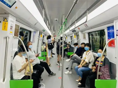 坐地铁最舒服的城市人口不足500万高峰期时也不挤还可以看海