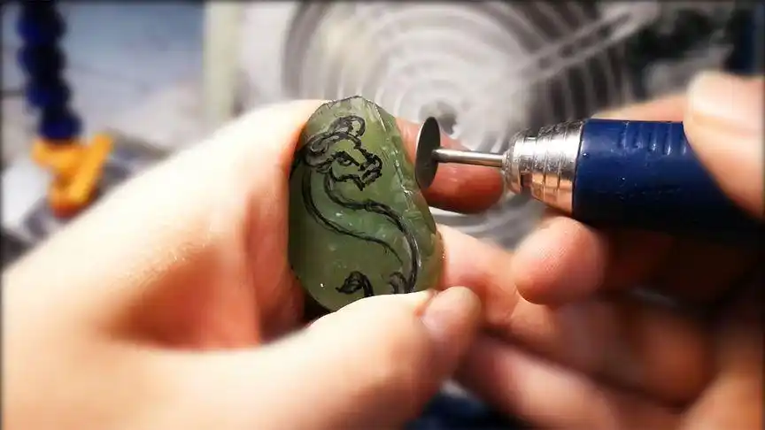 手工雕刻玉石牛