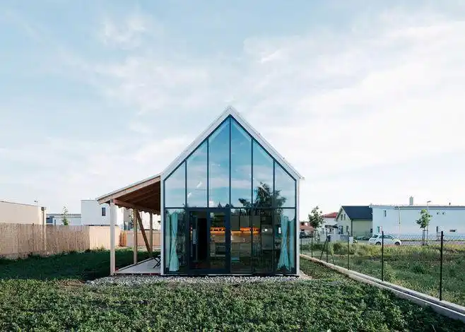 小房子共85㎡,北侧山墙玻璃房子玻璃小房子山墙玻璃玻璃山墙房屋玻璃