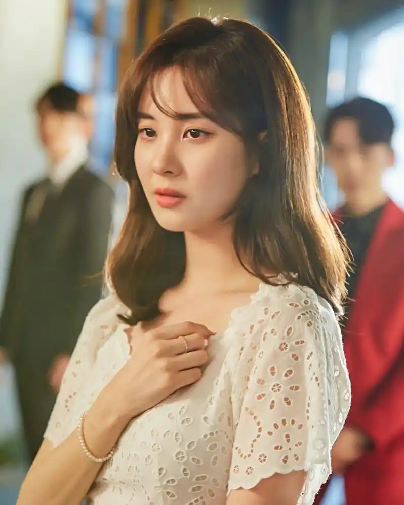 徐贤新剧角色公开 女主"薛智贤"前来问候!