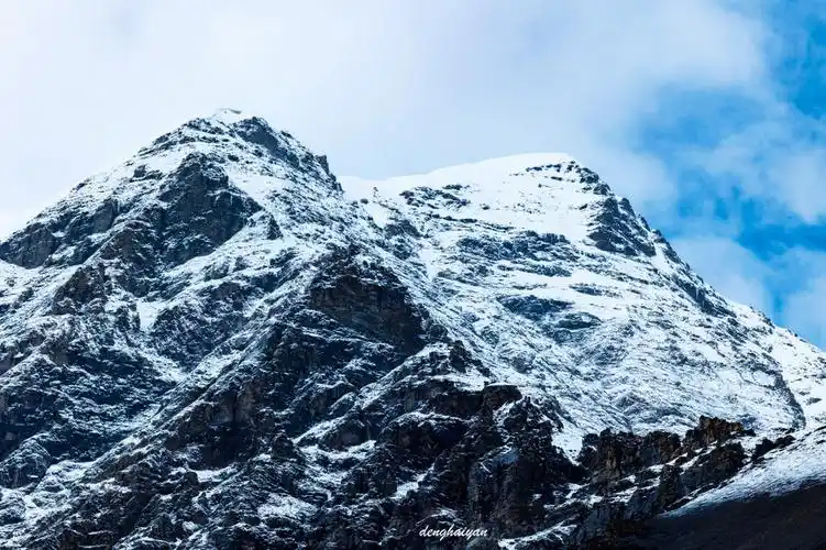 西藏山南卡若拉冰川