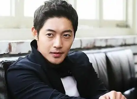 图皇甫惠静金贤重结婚照曝光金贤重被曝惯性施暴前女友