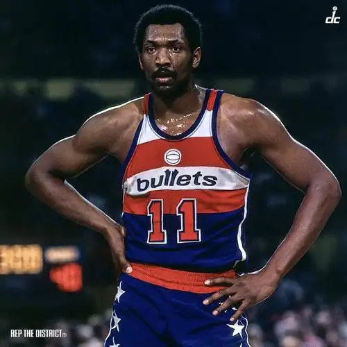 埃尔文海耶斯以场均155次打铁成为197071赛季打铁王