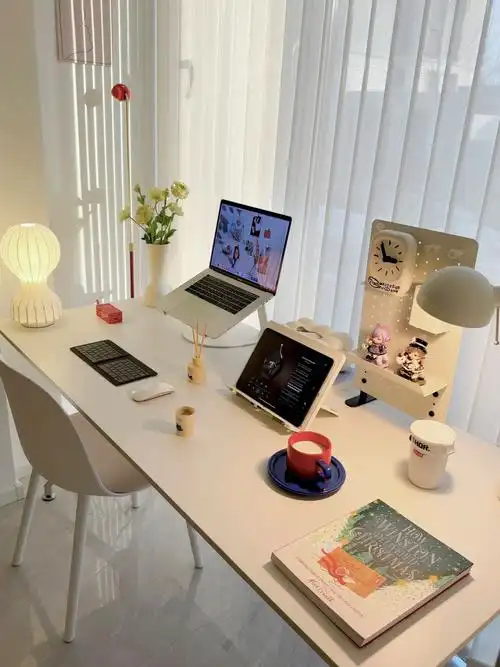 布置书桌书桌怎么布置好看呢