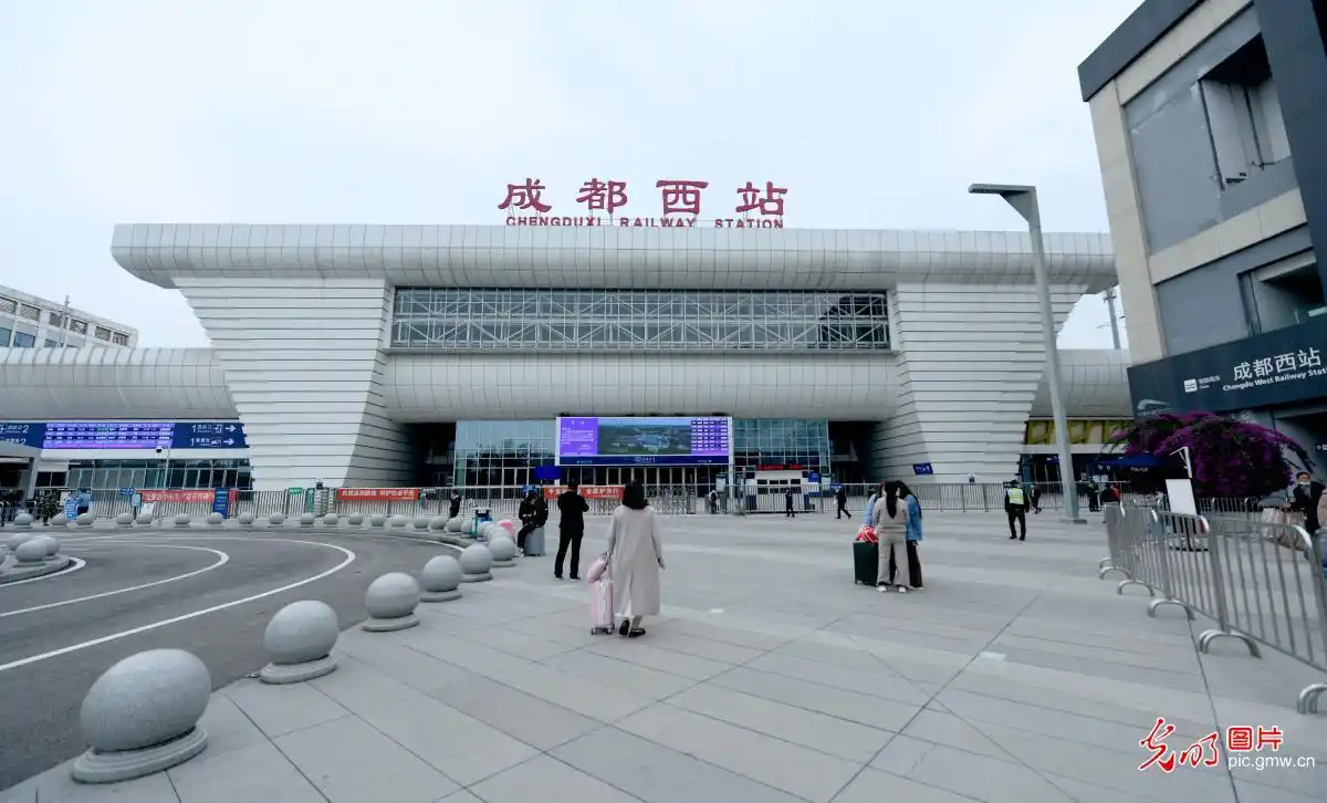成都西站新候车楼正式启用