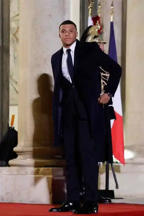 姆巴佩着正装与法国总统共进晚餐 大巴黎老板:祝你好运_圣日耳曼