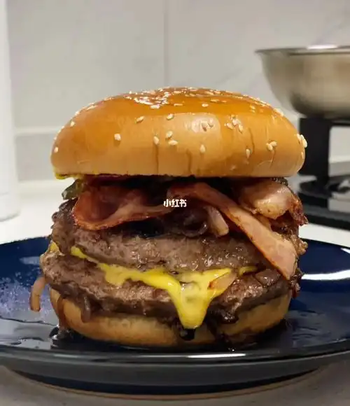 双层牛肉培根芝士堡