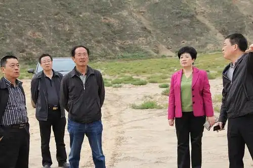 兰州新区管委会副主任杨建忠视察管材生产线