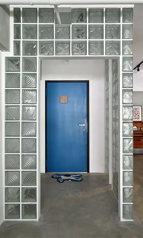 入户见客厅怎么办 用玻璃砖做隔断