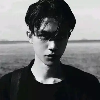 黑白色男头像