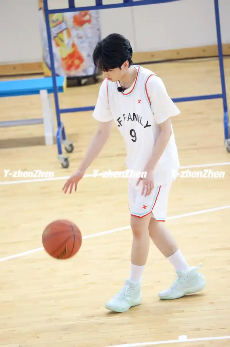 严浩翔 #生图 #tf夏日运动会 爱一些篮球帅哥09 - 抖音
