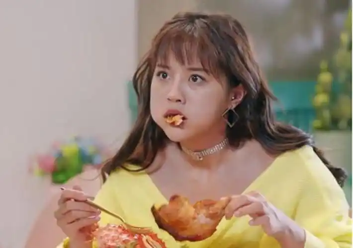 原创爱情公寓5:咖喱酱的扮演者有多牛?得知她跟陈赫的关系后,失敬