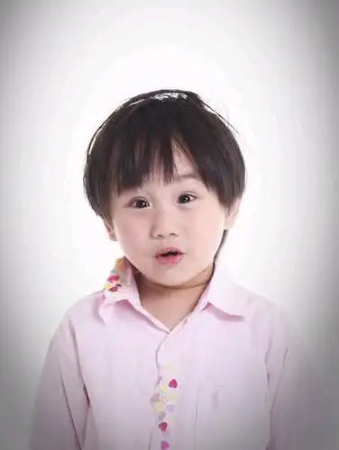 期困惑  展开全部 这个头型很明显是圆形的,头会偏大,如果是小孩子,剪