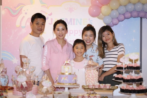 杨怡姐姐杨卓娜自曝至今仍未婚与富商同居情如夫妻女儿已11岁