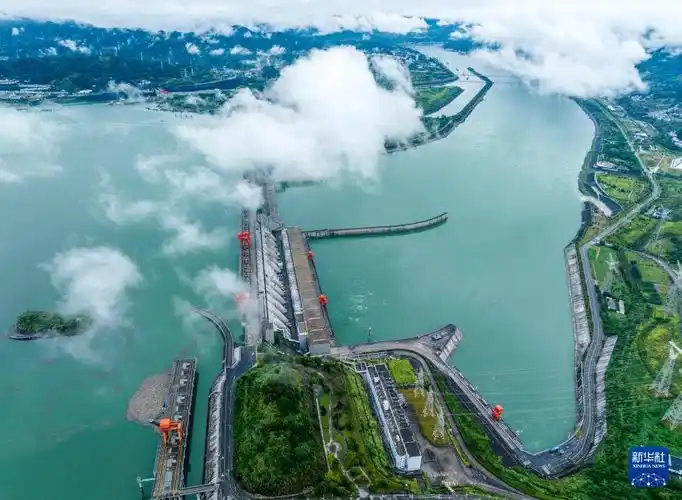 9月24日在湖北省宜昌市秭归县茅坪镇拍摄的三峡大坝(无人机照片).