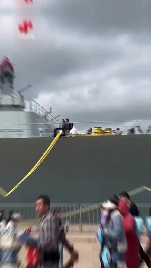 带你近距离欣赏解放军可可西里湖舰!