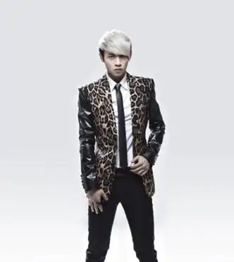 女生烟灰色头发图片 时尚潮流的烟灰色发型如何扎