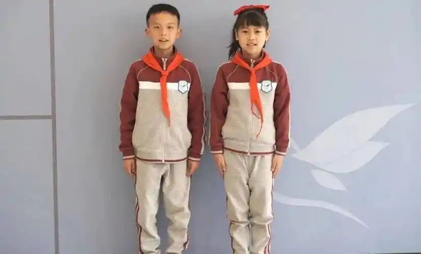 成都学校校服"颜值大赏" 你喜欢哪一款?_教育_小学_家长