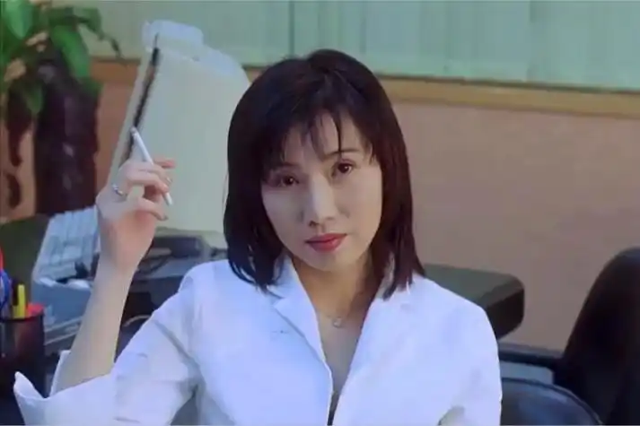 57岁关秀媚:放弃大导演王晶后,与小7岁男友同居17年未婚无子