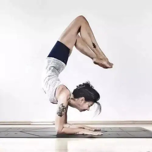 难度系数超高的瑜伽蝎子式,来看看怎么练习?