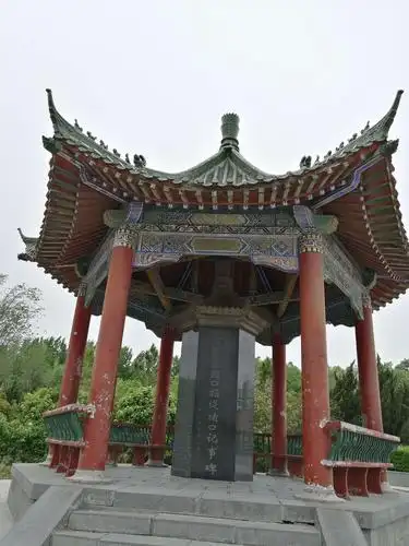 两处碑文详细记载了花园口事件,还有蒋中正的亲笔题字.